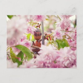 Acorn-Elf auf der blühenden Sakura-Baumkarte Postkarte