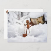 Acorn-Elf auf Schnee - Winterpostkarte Postkarte (Vorne/Hinten)