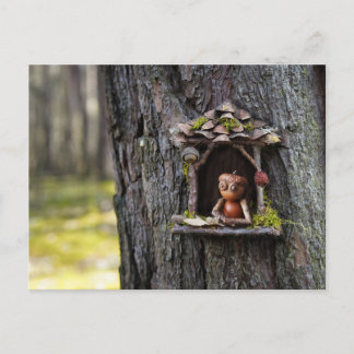 Acorn elf Blick aus dem Fenster Postkarte