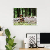 Acorn elf fahren mit dem Fahrrad zum Büroposter Poster (Heimbüro)