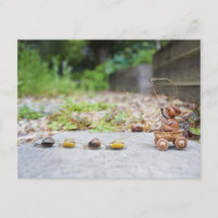 Acorn Elf fährt in einem Wagen, der von Schnecken