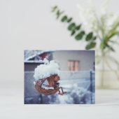 Acorn Elf fütternd Vögel Winterpostkarte Postkarte (Stehend Vorderseite)
