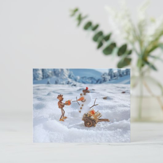 Acorn elf gibt dem Schneemann ein Geschenk - Weihn Postkarte (Stehend Vorderseite)