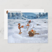 Acorn elf gibt dem Schneemann ein Geschenk - Weihn Postkarte (Vorne/Hinten)