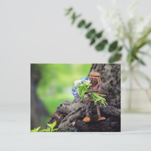 Acorn elf girl with flowers postcard postkarte (Stehend Vorderseite)