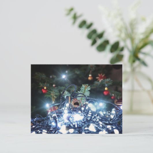 Acorn-Elf in Weihnachtsbeleuchtung verstrickt - We Postkarte (Stehend Vorderseite)