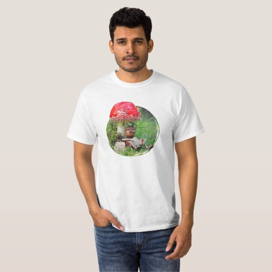 Acorn elf las ein Buch im Wald T-Shirt (Vorne ganz)