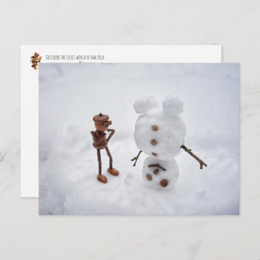 Acorn Elf macht einen Schneemann Winterpostkarte Postkarte (Vorne/Hinten)