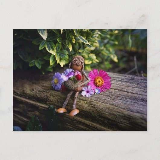 Acorn elf Mädchen mit Blume Postkarte (Vorderseite)