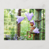 Acorn Elf mit blauen Glocken Blume Sommer Postkarte (Vorderseite)