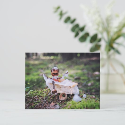 Acorn Elf mit einem Bad im Wald Postkarte (Stehend Vorderseite)