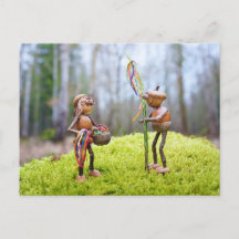 Acorn elf mit Osterstift Ostern Postkarte
