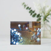 Acorn Elf mit Weihnachtslicht-Ketten - Weihnachten Postkarte (Stehend Vorderseite)
