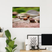Acorn elf reiten auf dem Schneckenposter Poster (Heimbüro)