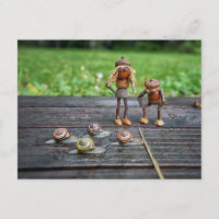 Acorn-Elfen beobachten Schneckenrennen - lustig
