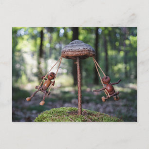 Acorn-Elfen spielen auf dem Karussell Postkarte