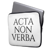 Acta Non Verba Laptopschutzhülle (Vorderseite Links)