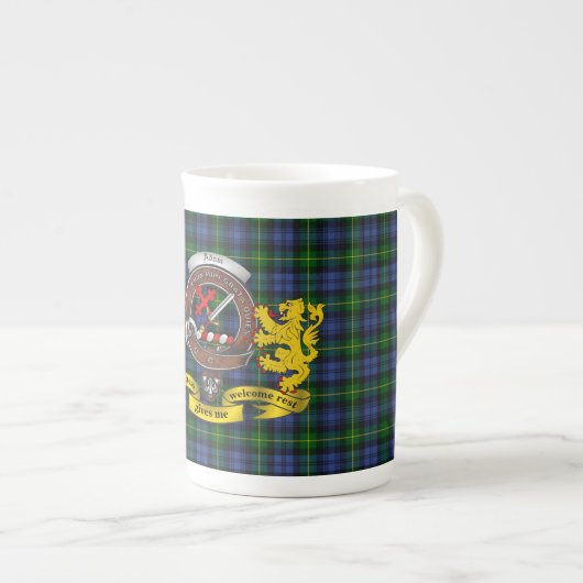 Adam Clan Abzeichen & Tartan Jumbo Tasse (Vorderseite Rechts)