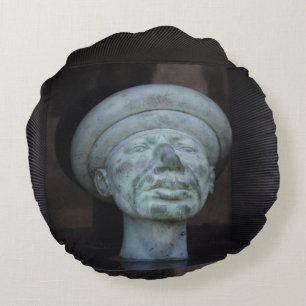 Adam - Skulptur am Rudolf Hausner Grab Rundes Kissen