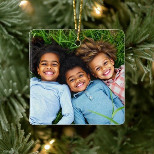 Add a Family Photo to this Personalized Christmas Keramikornament (Baum)