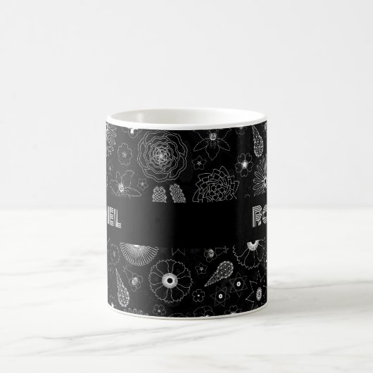 Add Your Name Floral Outline Black & White Pattern Kaffeetasse (Mittel)