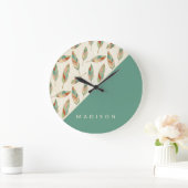 Add Your Name | Geometric Feather Pattern Große Wanduhr (Zuhause)