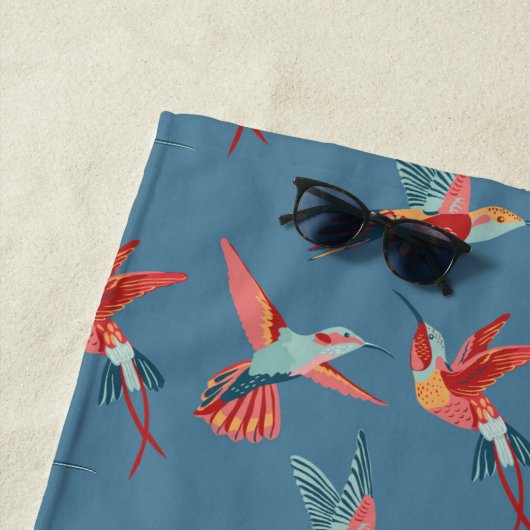Addieren Sie Ihr Retro Kolibri-Muster des Strandtuch (Beispiel)