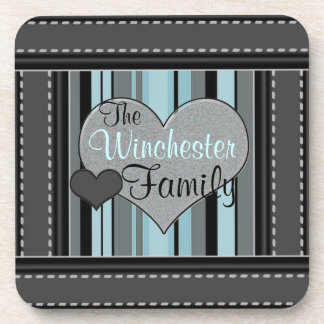 Addieren Sie Ihre Namensherzen und blaue Getränkeuntersetzer