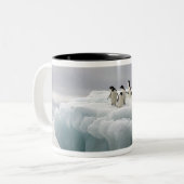 Adelie Penguin Pygoscelis adeliae), Zweifarbige Tasse (Vorderseite Links)