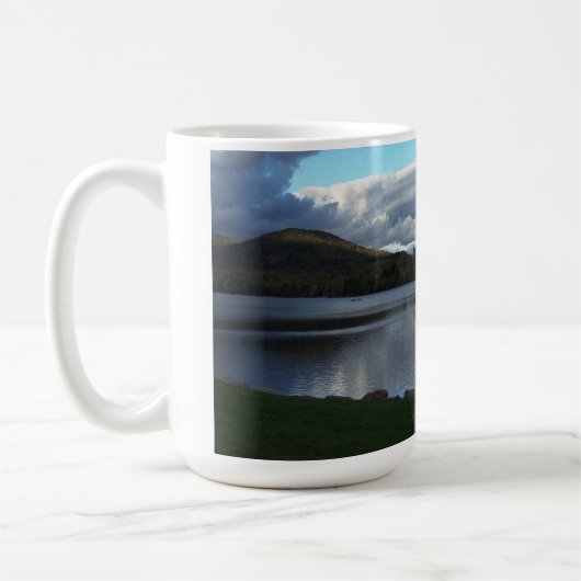 Adirondack sitzt Tasse vor (Links)