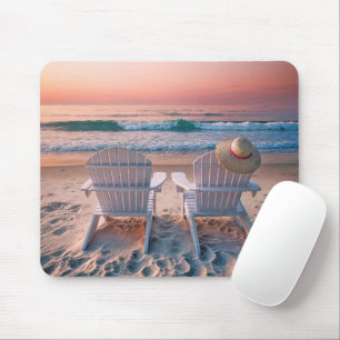 Adirondack-Stühle am Strand von Tropical Mousepad