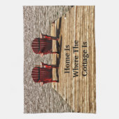 Adirondack Stühle rot Zuhause ist der Ort, an dem  Geschirrtuch (Vertikal)