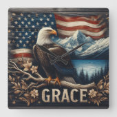 Adler am Rande der Bergwelt Quadratische Wanduhr (Vorderseite)