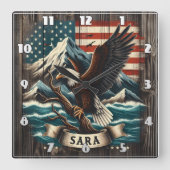 Adler am Zweig mit Bergen und Fahne Quadratische Wanduhr (Vorderseite)