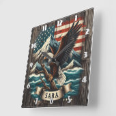 Adler am Zweig mit Bergen und Fahne Quadratische Wanduhr (Winkel)