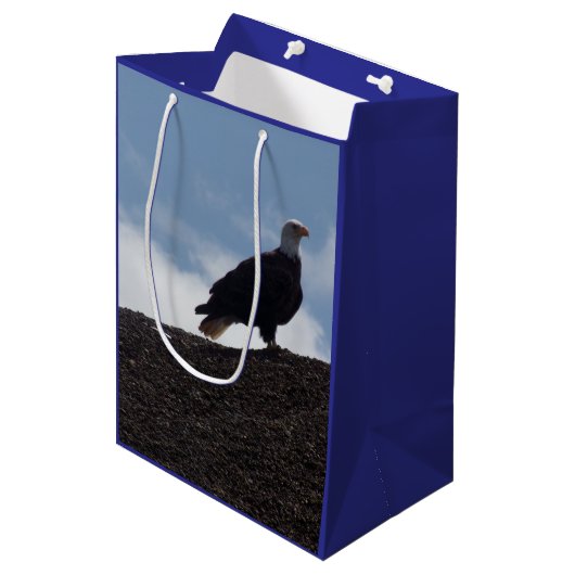 Adler auf hohem Grund Geschenktüte (Vorderseite Schrägansicht)