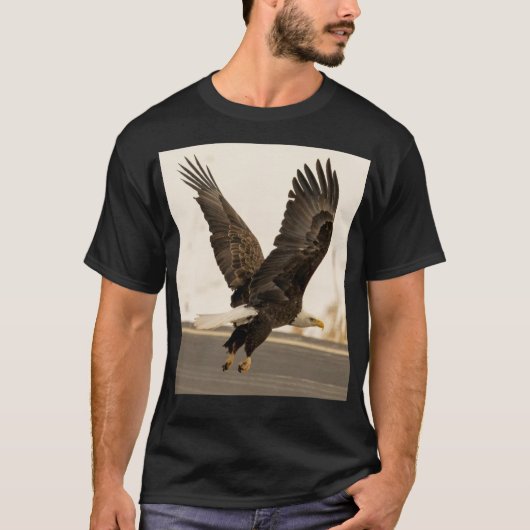 Adler bestickt: T-Shirt (Vorderseite)