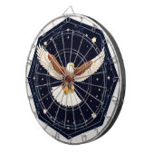 Adler, der vor sternidem Hintergrund fliegt Dartscheibe (Vorderseite rechts)