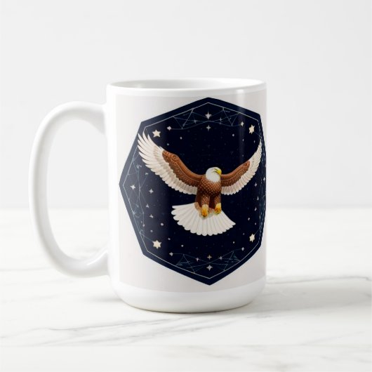 Adler, der vor sternidem Hintergrund fliegt Kaffeetasse (Links)