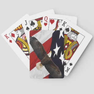 Adler fliegt über amerikanische Flagge Spielkarten
