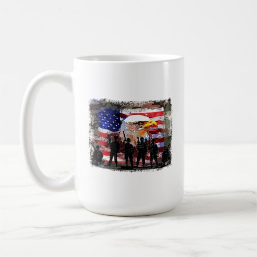 Adler mit amerikanischer Fahne und Soldaten Tasse (Links)