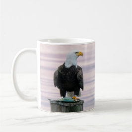 Adler mit Fisch am Dock - "Marge the Eagle" Kaffeetasse