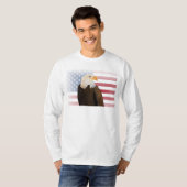 Adler mit verblasster amerikanischer Flagge T-Shirt (Vorne ganz)