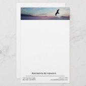 Adler Over Mountain Skyline Blue Sky Briefpapier (Vorne/Hinten)