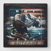 Adler Stehend stolz gegen Berg und Flagge Quadratische Wanduhr (Vorderseite)