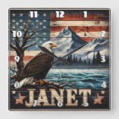 Adler stürzt über Berge und Flaggen Quadratische Wanduhr (Vorderseite)