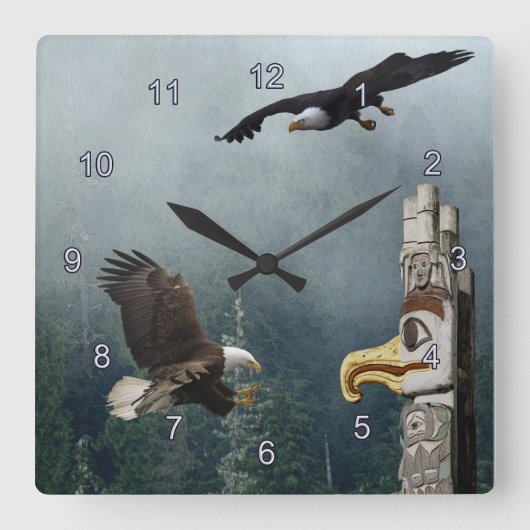 Adler, Totem Pole & Forest Fantasy Art Clock Quadratische Wanduhr (Vorderseite)