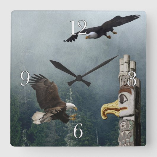 Adler, Totem Pole & Forest Fantasy Art Clock Quadratische Wanduhr (Vorderseite)