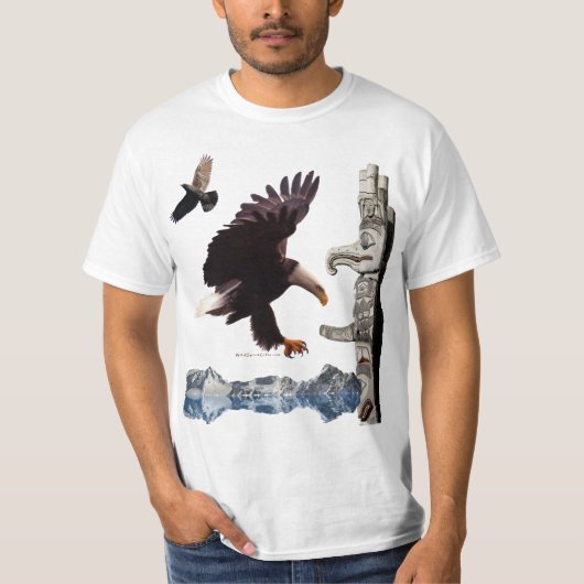 Adler, Totem Pole, Raven & Mountain Szene T-Shirt (Vorderseite)