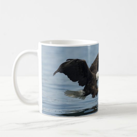 Adler über Ansatz Kaffeetasse (Links)